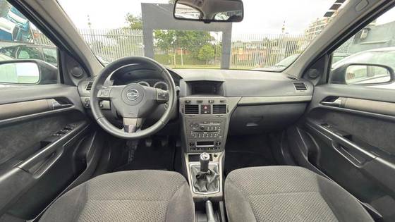 CHEVROLET VECTRA 2.0 MPFI GT HATCH 8V FLEX 4P MANUAL CHEVROLET VECTRA 2.0 MPFI GT HATCH 8V FLEX 4P MANUAL